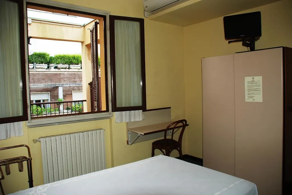 **  Hotel Boston Milano Italia